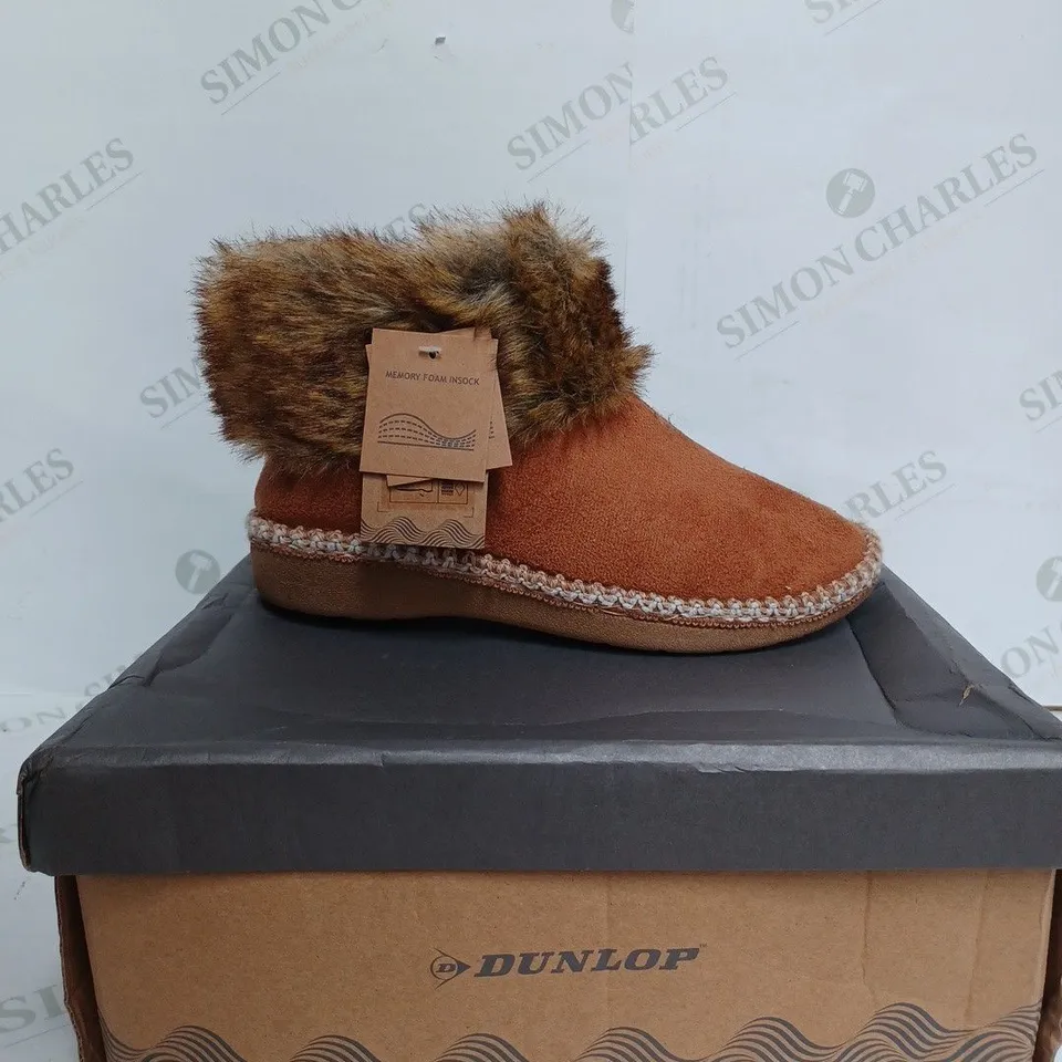BOXED DUNLOP RHEA CHESTNUT COLOURED BOOTS - UK 3/4