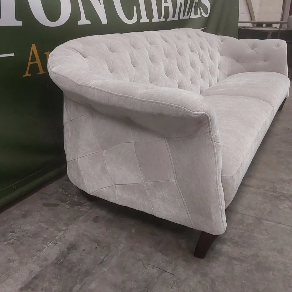 QUALITY DANETTI LUXE LARGE 3 SEATER LIGHT GREY FABRIC CHESTERFIELD SOFA