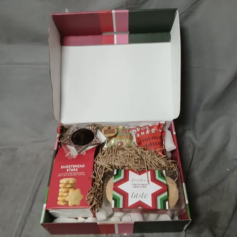 JOY CHRISTMAS GIFT BOX – SHORTBREAD STARS & TREATS