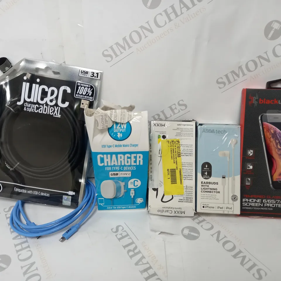 BOX OF APPROXIMATELY 20 ASSORTED ELECTRICALS TO INCLUDE JUICE CABLE, BLACKWEB PHONE CASE, WIRED EARBUDS, ETC
