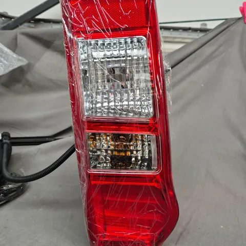 OSUZU D-MAX TAILLIGHT 