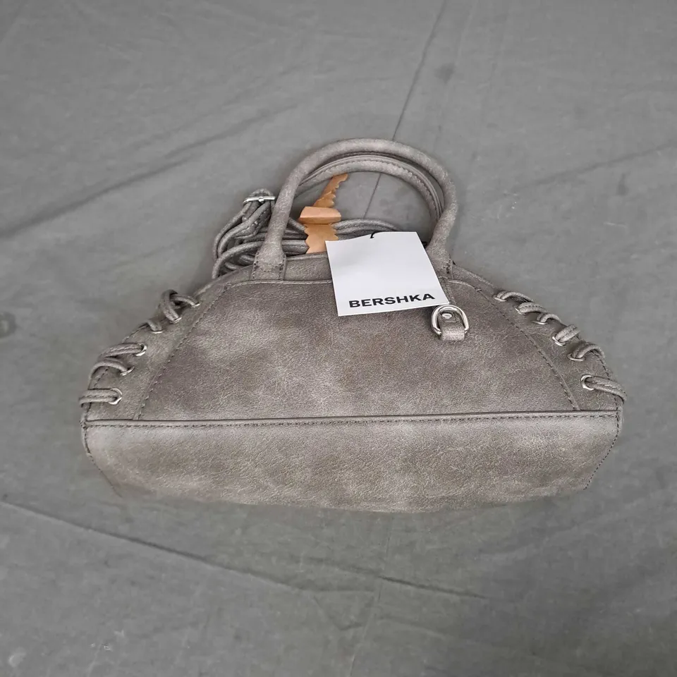 BERSHKA LIGHT GREY SHORT STRAP BAG