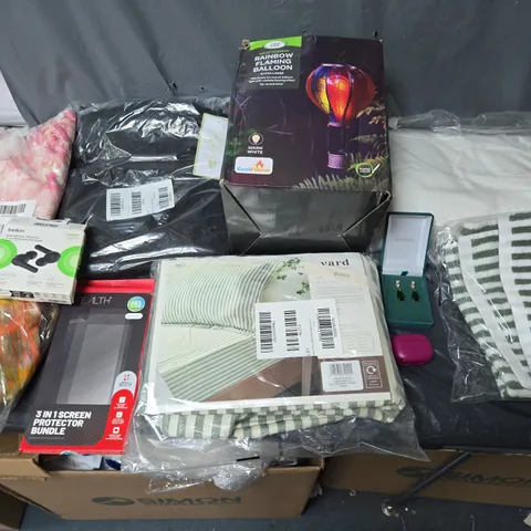 APPROXIMATELY 12 ASSORTED HOUSEHOLD ITEMS TO INCLUDE YARD FITTED SHEET, BAGGED CLOTHING, AND HAND TOWELS ETC. 