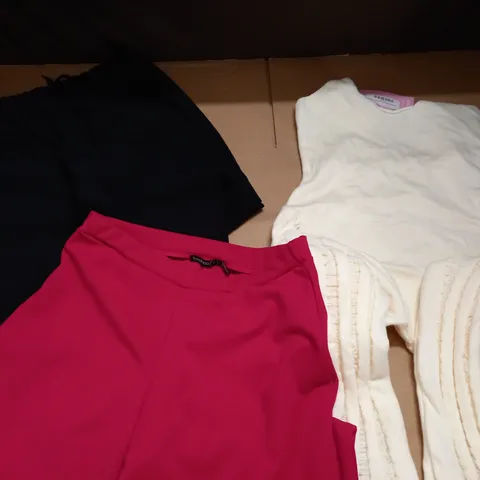 BOX OF APPROX 10 CLOTHING ITEMS TO INCLUDE BOOHOO RED TROUSERS SIZE 14, MISSYEMPIRECREAM LADDERED JUMPSUIT SIZE 12, EZR BLACK TROUSERS SIZE 32