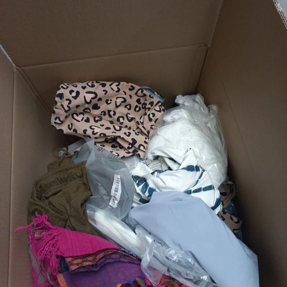 BOX OF APPROXIMATELY 25 ASSORTED CLOTHING ITEMS TO INCLUDE PREMIER, F&F, TENA MEN ETC