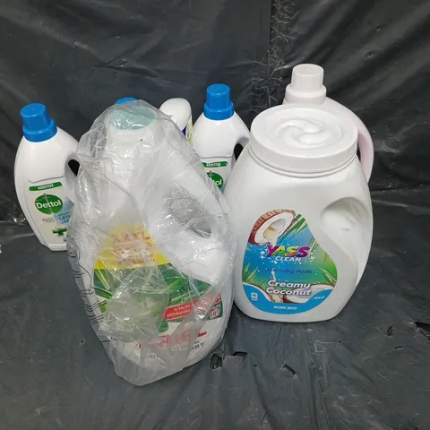 7 ASSORTED CLEANING ITEMS TO INCLUDE BLEACH, LAUNDRY SANITISER AND FABRIC SOFTENER - collection only 