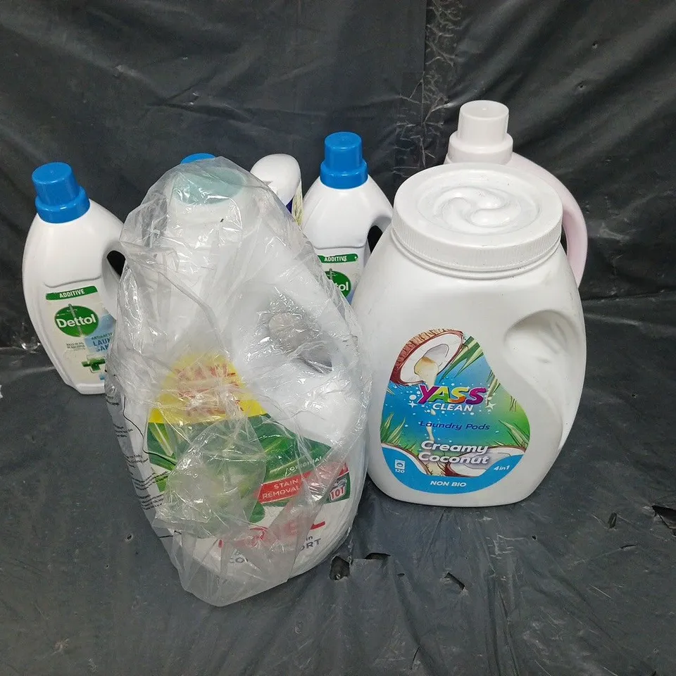 7 ASSORTED CLEANING ITEMS TO INCLUDE BLEACH, LAUNDRY SANITISER AND FABRIC SOFTENER - collection only 