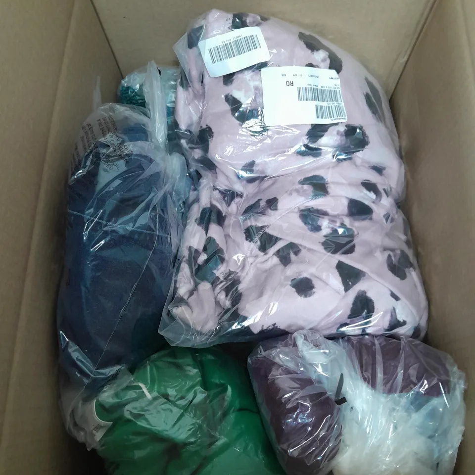 A BOX OF 10 CLOTHING ITEMS TO INCLUDE A POLKA DOT TOP A BEIGE JUMPER AND A KIM&CO. FLOWER PRINT TOP