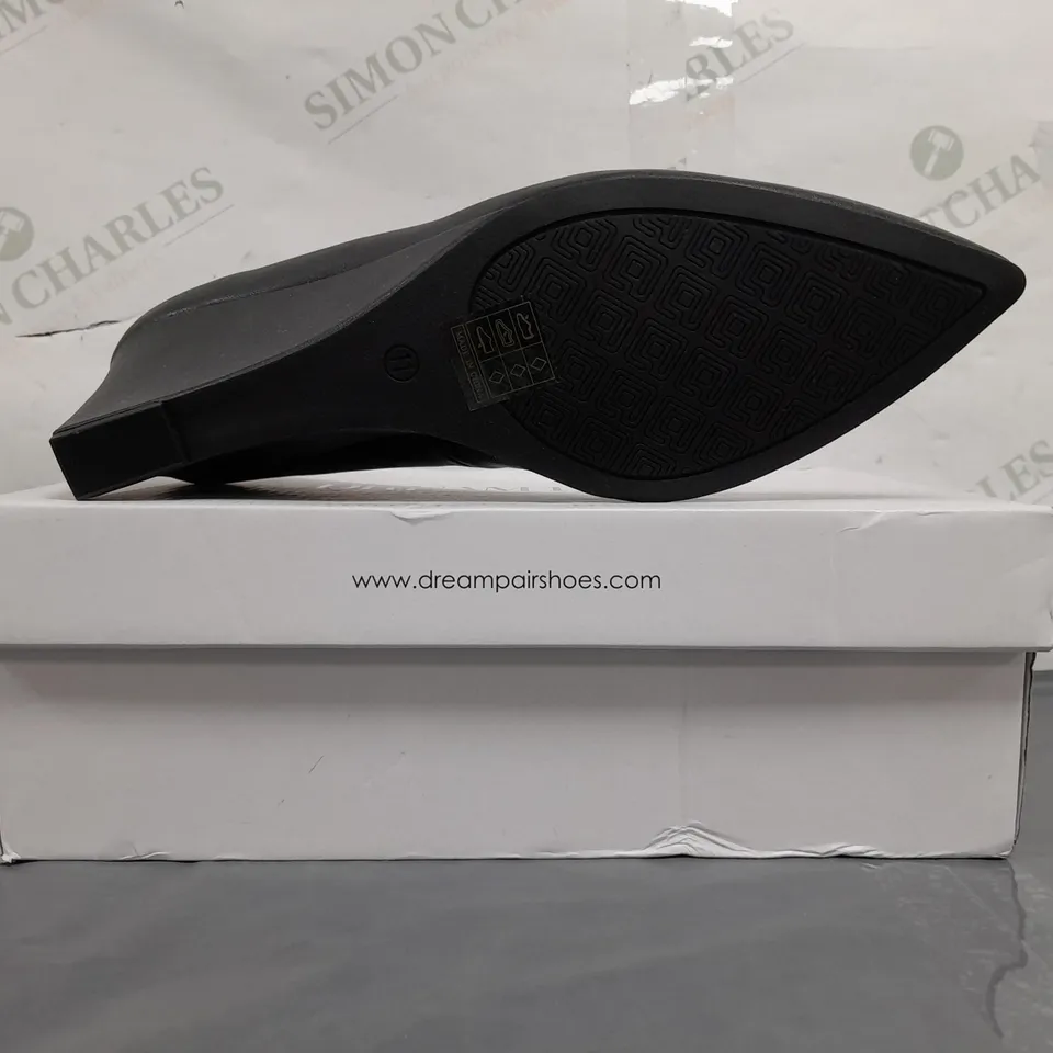 BOXED PAIR OF DREAM PAIRS POINTED TOE SLIP-ON WEDGES IN BLACK UK SIZE 9