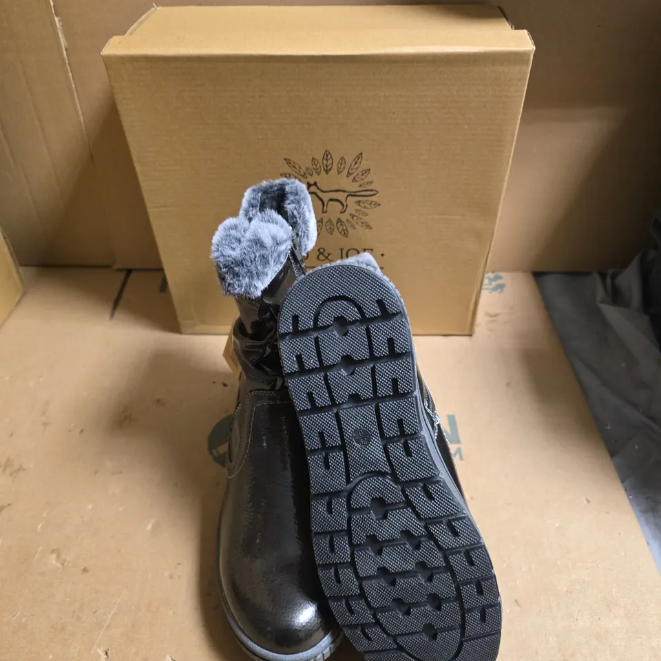 JO & JOE WOMEN'S BLACK FAUX-FUR LINED WINTER BOOT WITH SIDE ZIP - UK SIZE 6