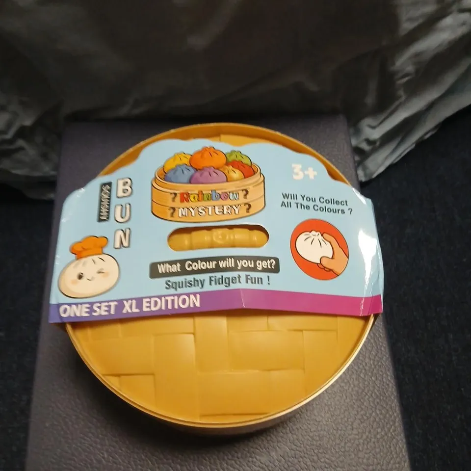 SQUISHY FIDGET TOY – ONE SET XL EDITION (BUN)