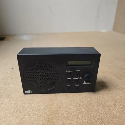 APPROXIMATELY 10 ASSORTED ELECTRICAL ITEMS INCLUDING DAB RADIO AND DJI MINI EXTENSION ROD 