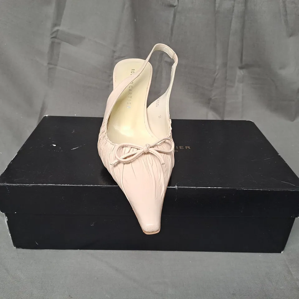 BOXED PAIR OF ROLAND CARTIER POINTED TOE HEELED SHOES IN BEIGE EU SIZE 38