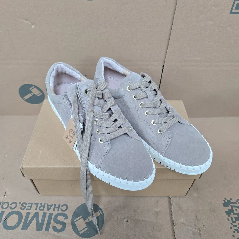 JO & JOE CADIZ TAUPE TRAINERS, UK SIZE 7