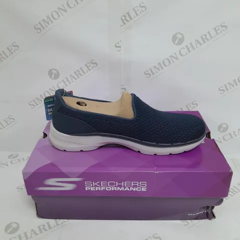 PAIR OF SKECHERS GO WALK 6 SEA COAST SLIP-ON TRAINERS NAVY UK SIZE 6