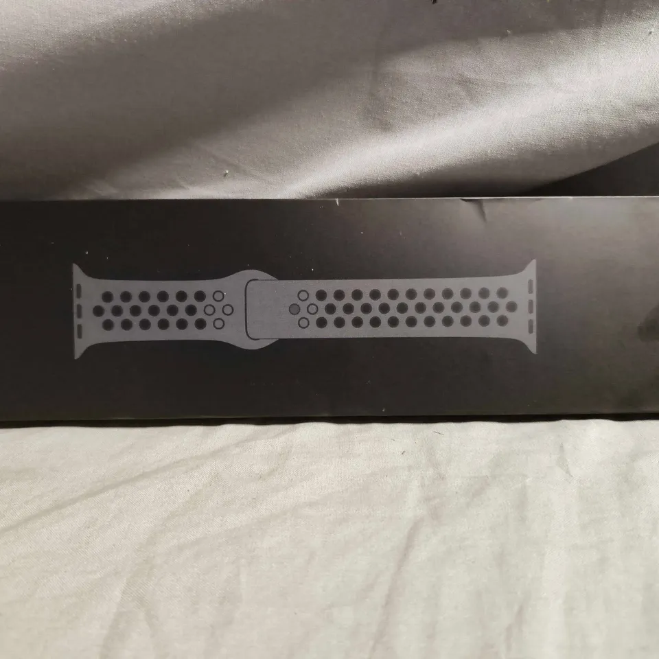BOXED APPLE WATCH STRAP - ANTHRACITE/BLACK NIKE SPORT BAND - 45MM