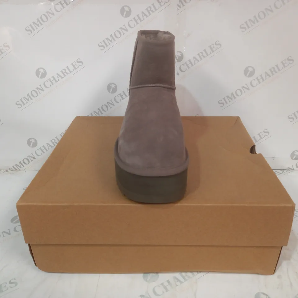 BOXED PAIR OF UGG PLATFORM SHOES IN SMOKE COLOUR UK SIZE 7