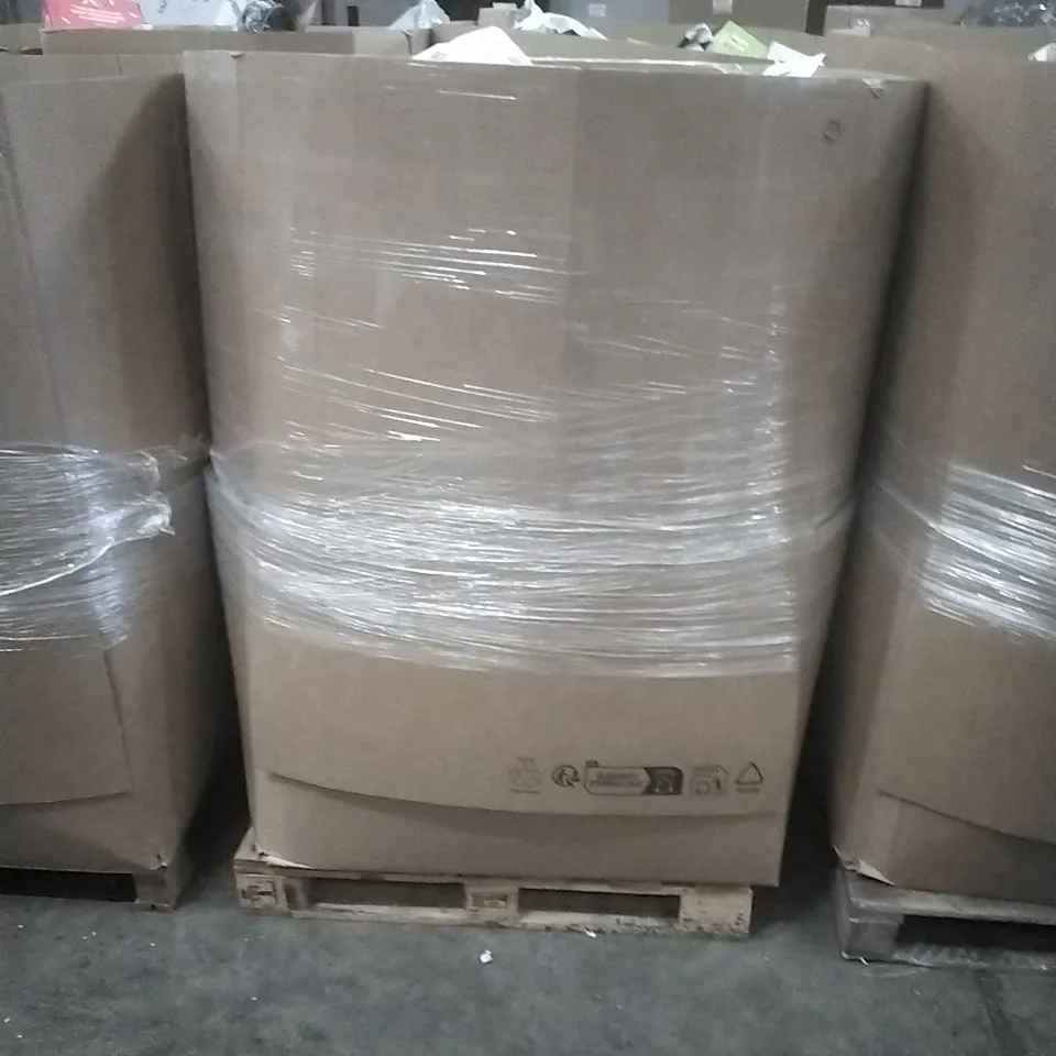 A PALLET CONTAINING A LARGE QUANTITY OF ASSORTED GARDEN HOSES, CAMPING PRODUCTS ETC