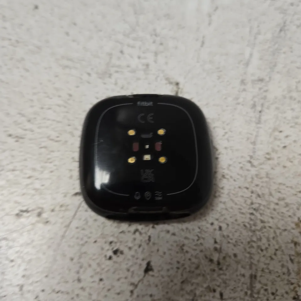 FITBIT VERSA 4 GRAPHITE