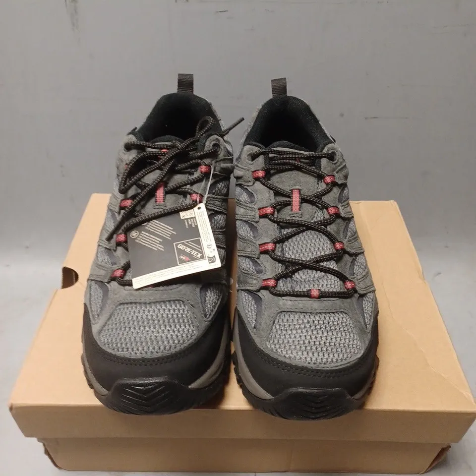 BOXED PAIR OF MERRELL MOAB 3 GTX BELUGA SHOES - UK SIZE 10