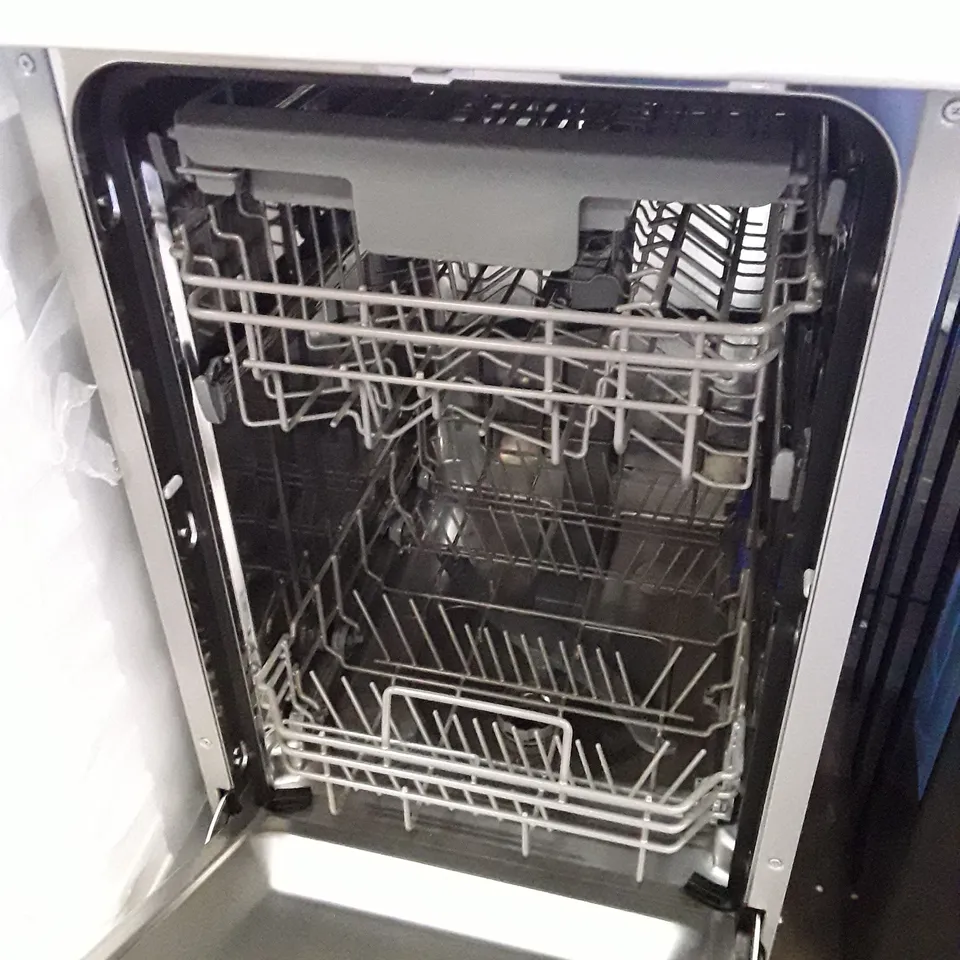 HISENSE HS523E15WUK SLIMLINE 10 PLACE FREESTANDING DISHWASHER - SILVER