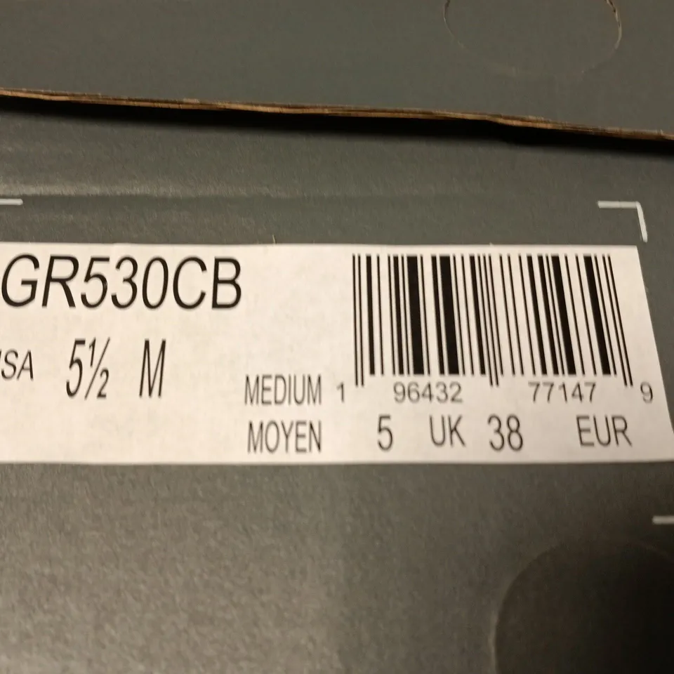 BOXED NEW BALANCE GR530CB MEN'S RUNNING SHOES – GREY/WHITE, UK 5 (EU 38)