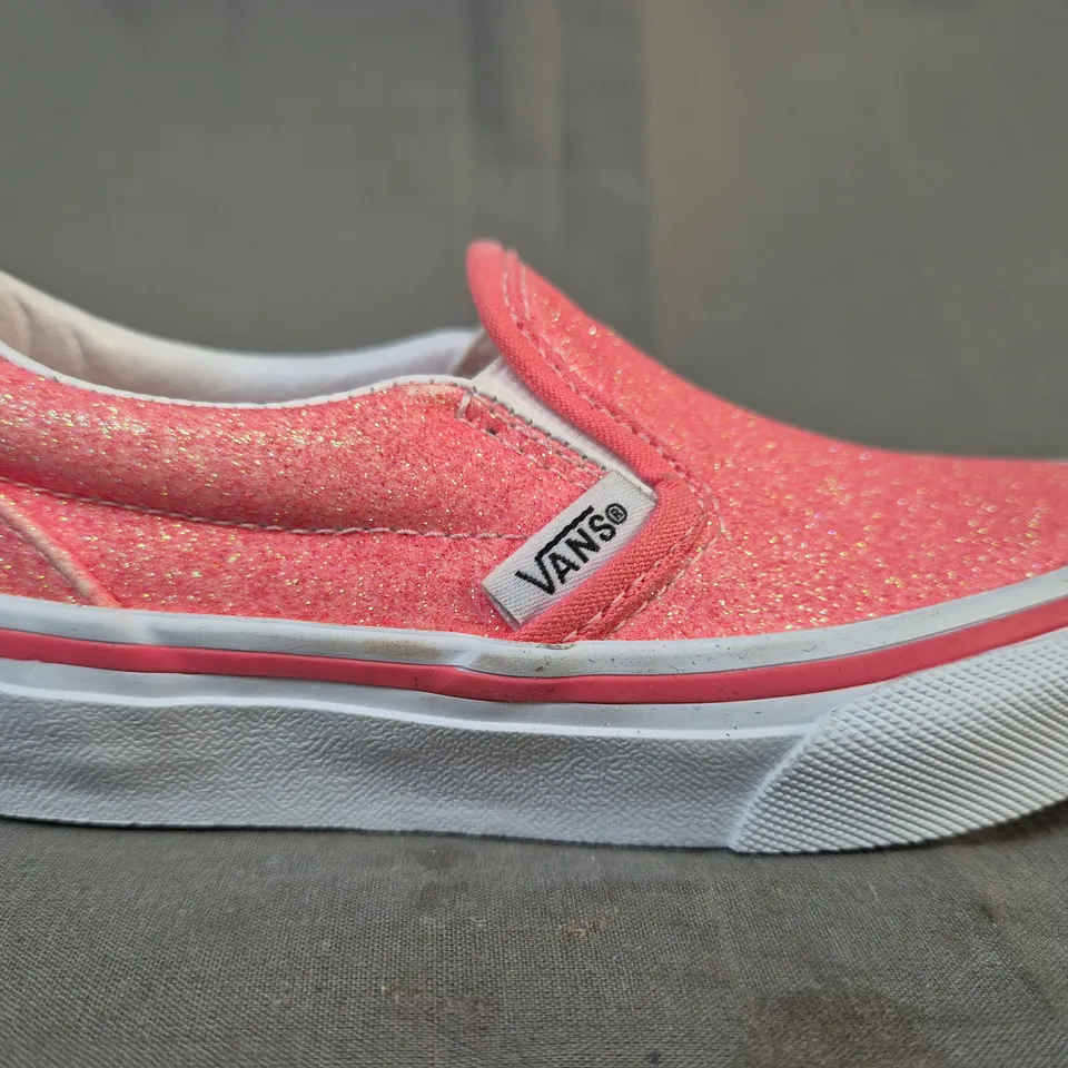 BOXED PAIR OF VANS KID'S CLASSIC SLIP-ON SHOES IN PINK W. GLITTER EFFECT UK SIZE 10