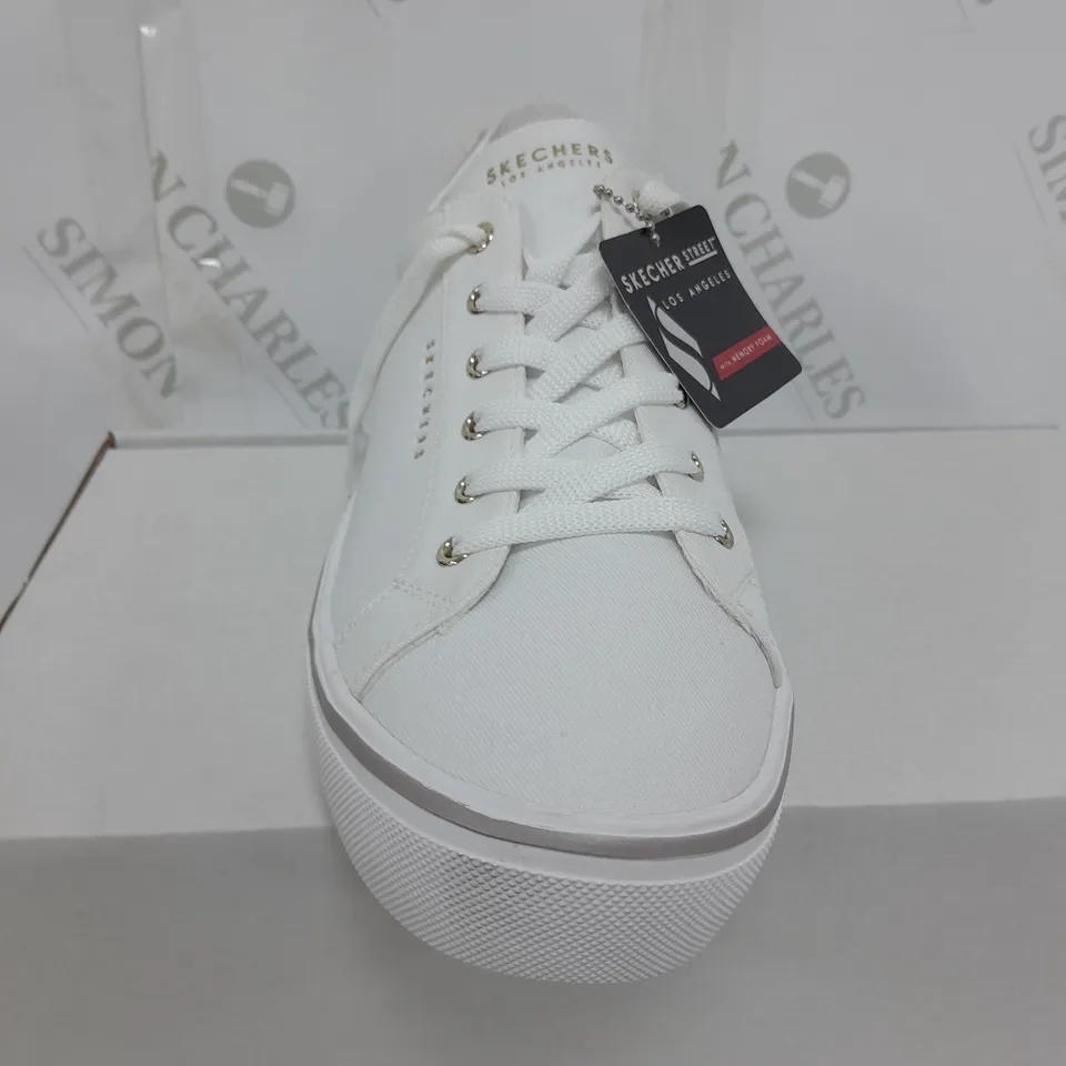 SIZE 8 SKECHERS STRETCH LACE TRAINER WHITE