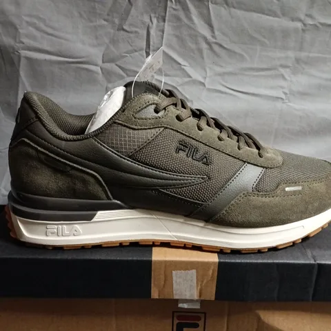 BOXED PAIR OF FILA MEN'S TRAINERS – UK SIZE 11