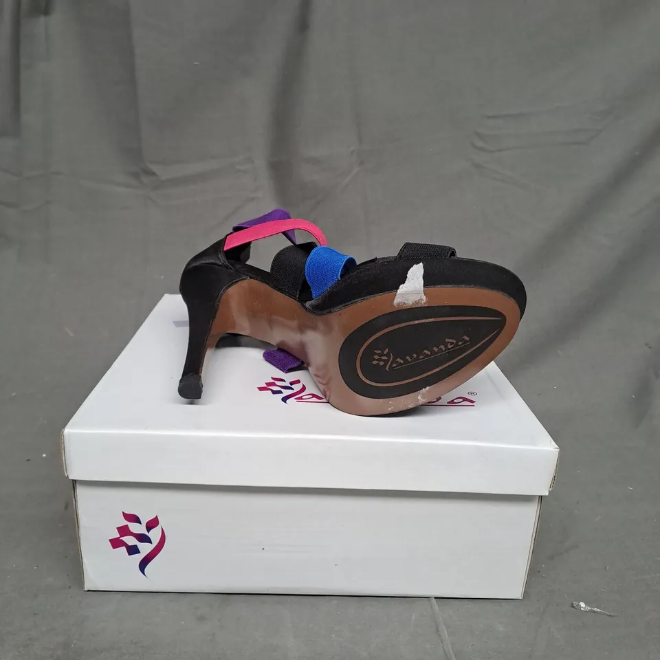 BOXED LOT OF 9 PAIRS OF AVANDA LADIES SHOES VARIOUS SIZES