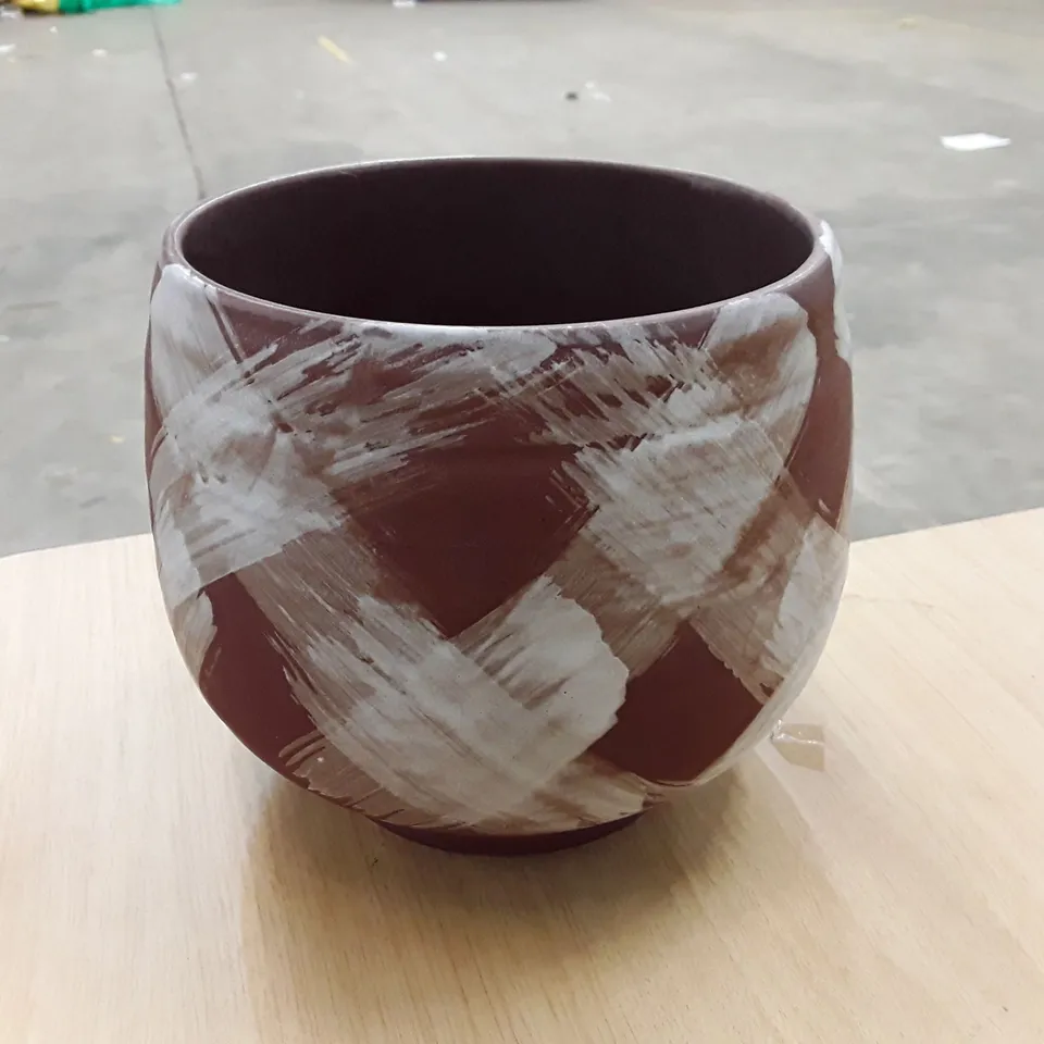 BOXED BRAND NEW ANTHROPOLOGIE BROWN CLAY YUMA ABSTRACT DESIGN POTTERY PLANT POT