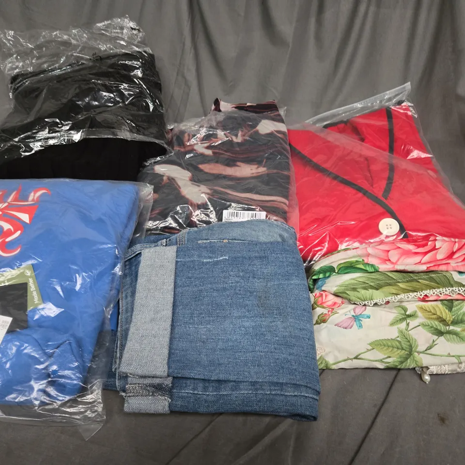 BOX OF ASSORTED CLOTHING ITEMS IN VARIOUS COLOURS, STYLE AND SIZES 