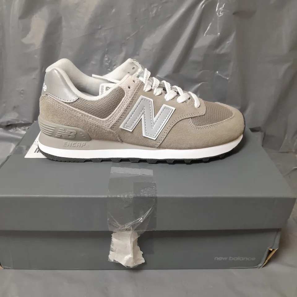 NEW BALANCE WOMENS TRAINERS GREY SIZE 5