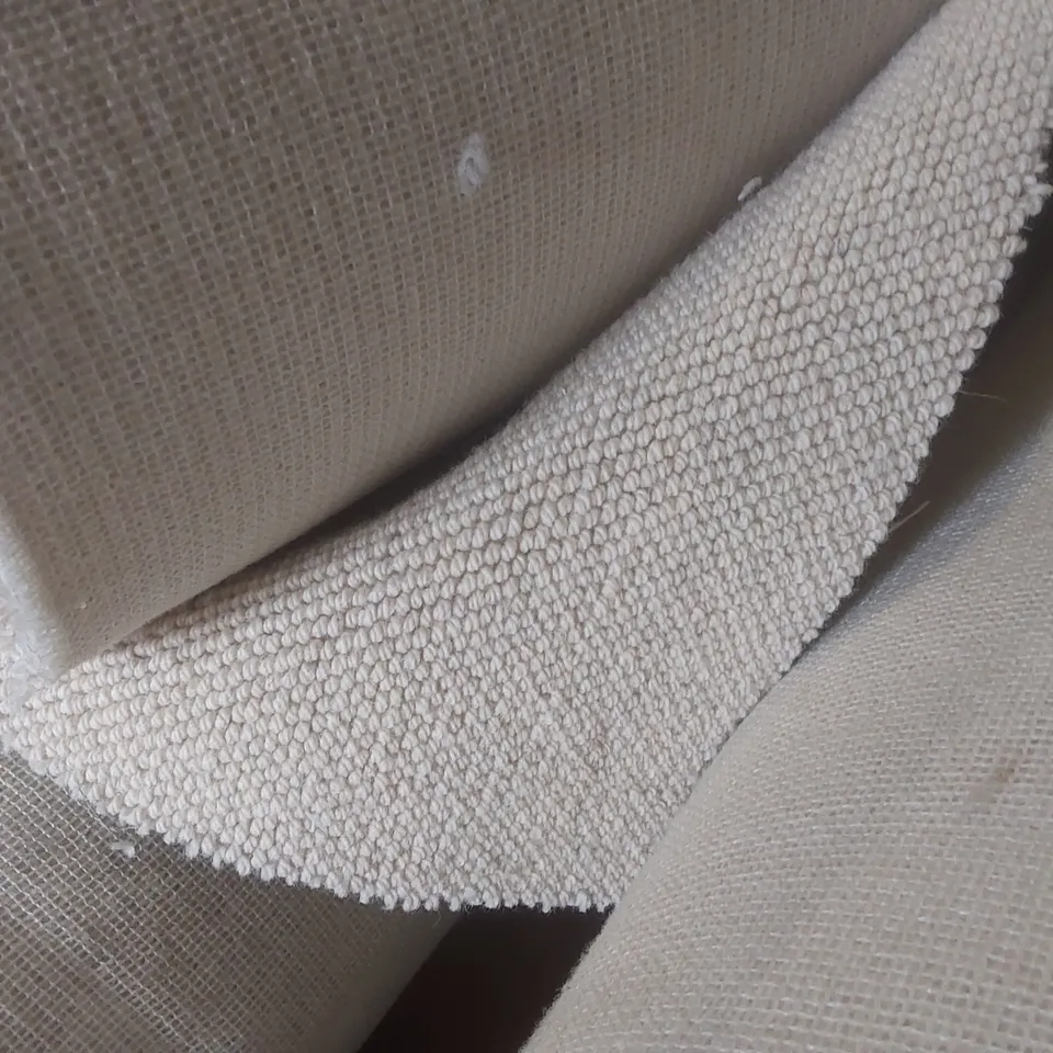 ROLL OF QUALITY BEACHCOMBER PEBBLE CARPET - APPROXIMATELY 5 x 6.6m