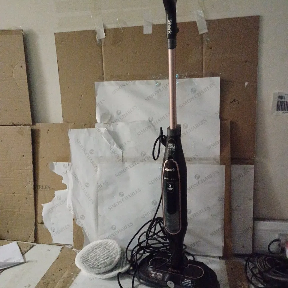 SHARK STEAM SCRUBBER WITH STEAM BLAST S7201