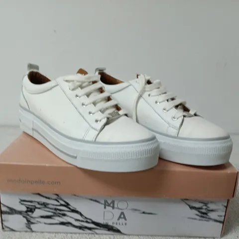 MODA IN PELLE AVENA LIGHT GREY LEATHER TRAINERS – UK 7 (EU 40)