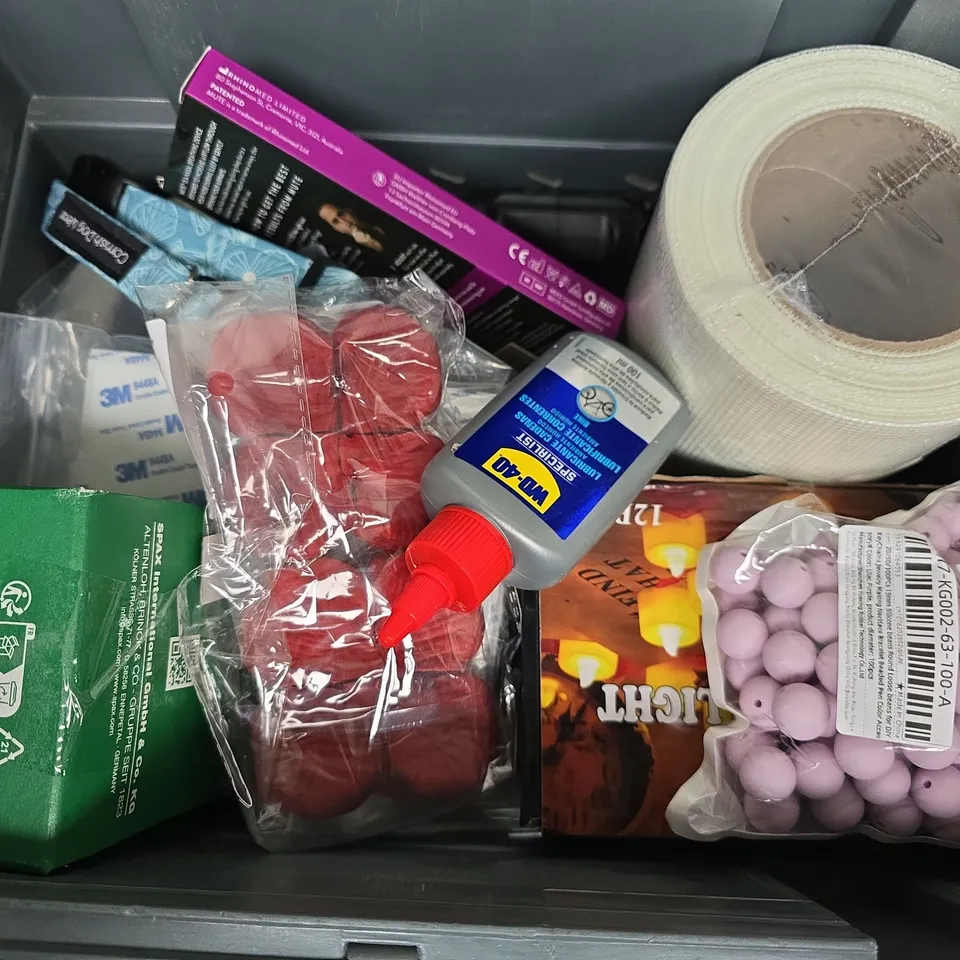 APPROXIMATELY 12 ASSORTED HOUSEHOLD ITEMS TO INCLUDE LED CANDLE LIGHT, COFFEE HANDLE, MUTE STARTER PACK, ETC