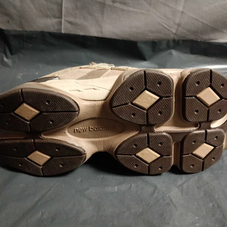 UNBOXED PAIR OF NEW BALANCE TRAINERS - UK SIZE 6