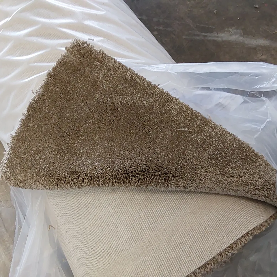 ROLL OF QUALITY ULTIMATE IMPRESSIONS BARONIAL CARPET // SIZE: APPROXIMATELY 5 X 8.5m