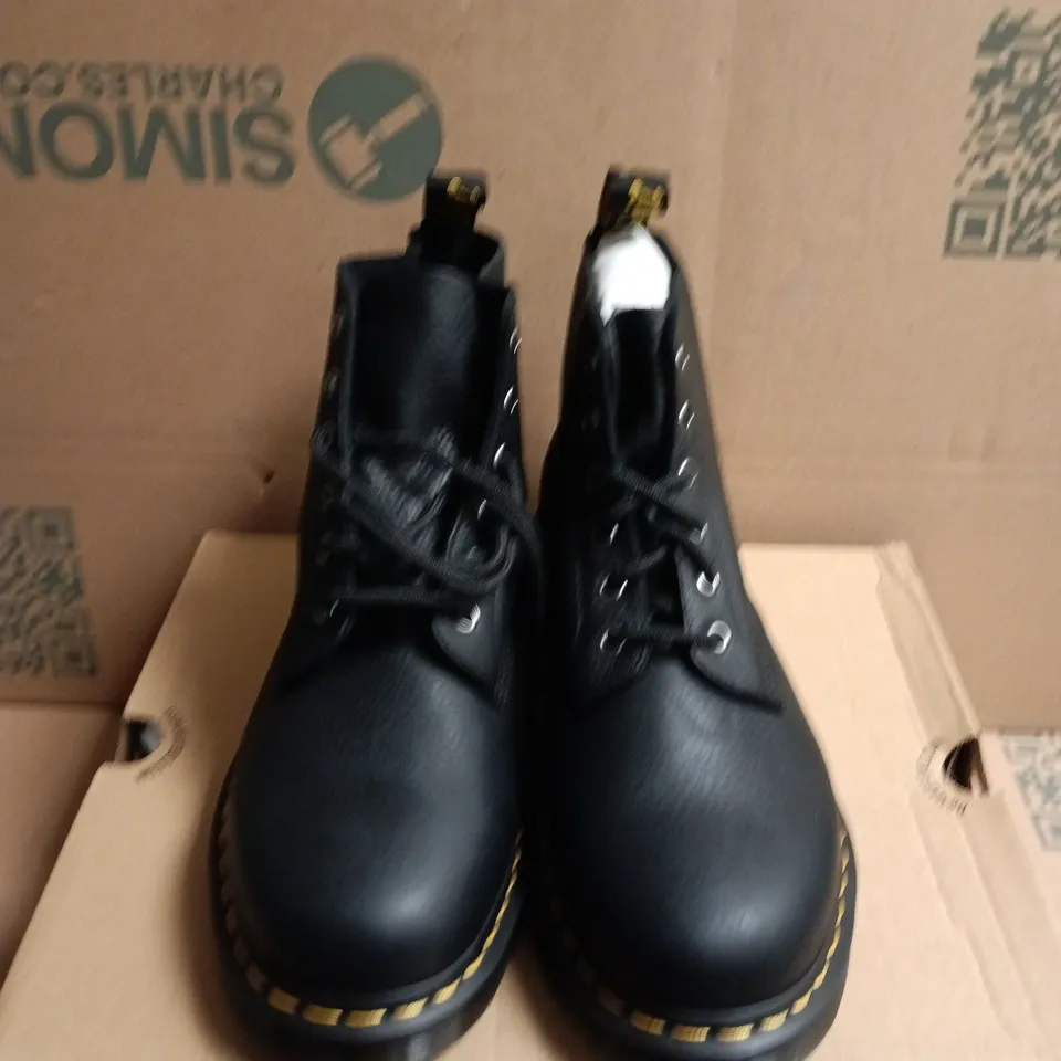  DR. MARTENS AMBASSADOR 101 UB BLACK LEATHER BOOTS - UK SIZE 9.5
