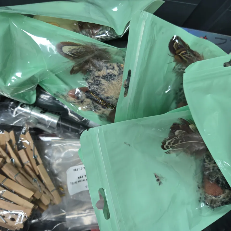 APPROXIMATELY 10 ASSORTED HOUSEHOLD ITEMS TO INCLUDE NAILS ART MAKER, ASTON MARTIN FESTIVE DECORATIONS, ETC