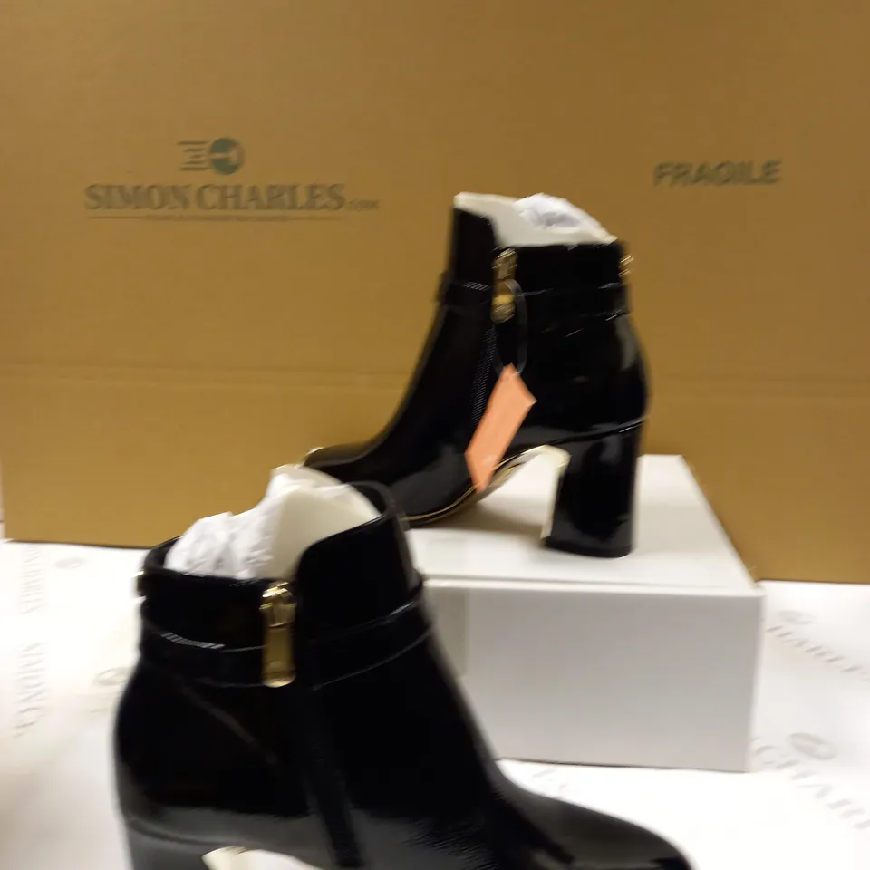 MODA IN PELLE LORI ANKLE BOOT SIZE 5