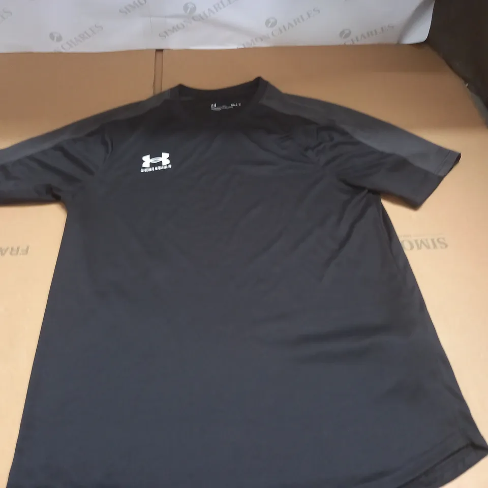 UNDER ARMOUR BLACK T-SHIRT - LG