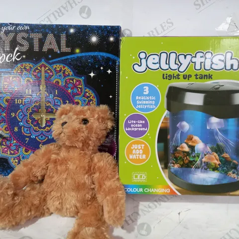 BOX OF APPROXIMATELY 10 ASSORTED TOYS AND GAMES TO INCLUDE CREATE YOUR OWN CRYSTAL CLOCK, JELLYFISH LIGHT UP TANK, CAMPUS CLOTHING TEDDY, ETC