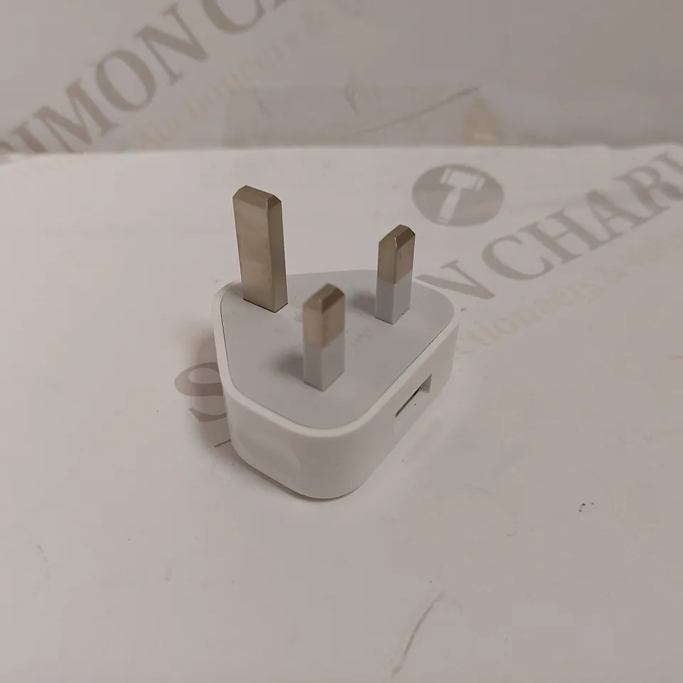 BOX OF APPROX 50 APPLE USB 5W PLUGS