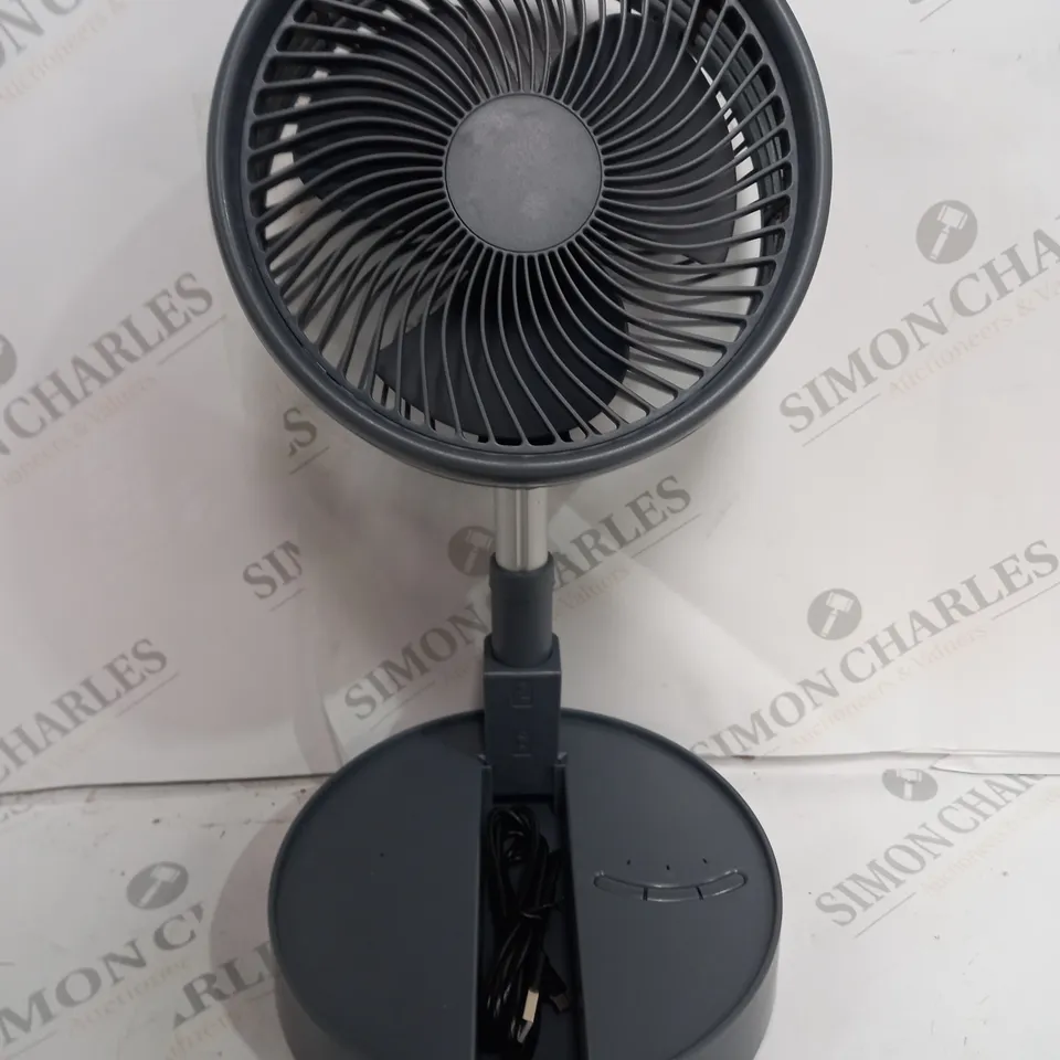 BELL & HOWELL RECHARGEABLE EXTENDABLE DESK & FLOOR FAN, GREY