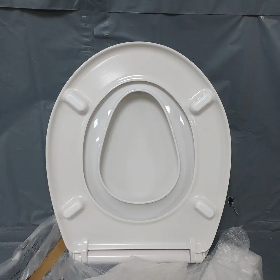 BOXED HOME FAMILY TOILET SEAT 