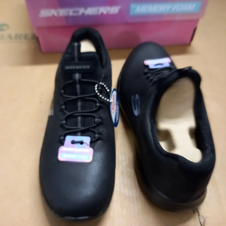 BOXED PAIR OF SKECHERS MEMORY FOAM WOMENS TRAINERS - UK 5