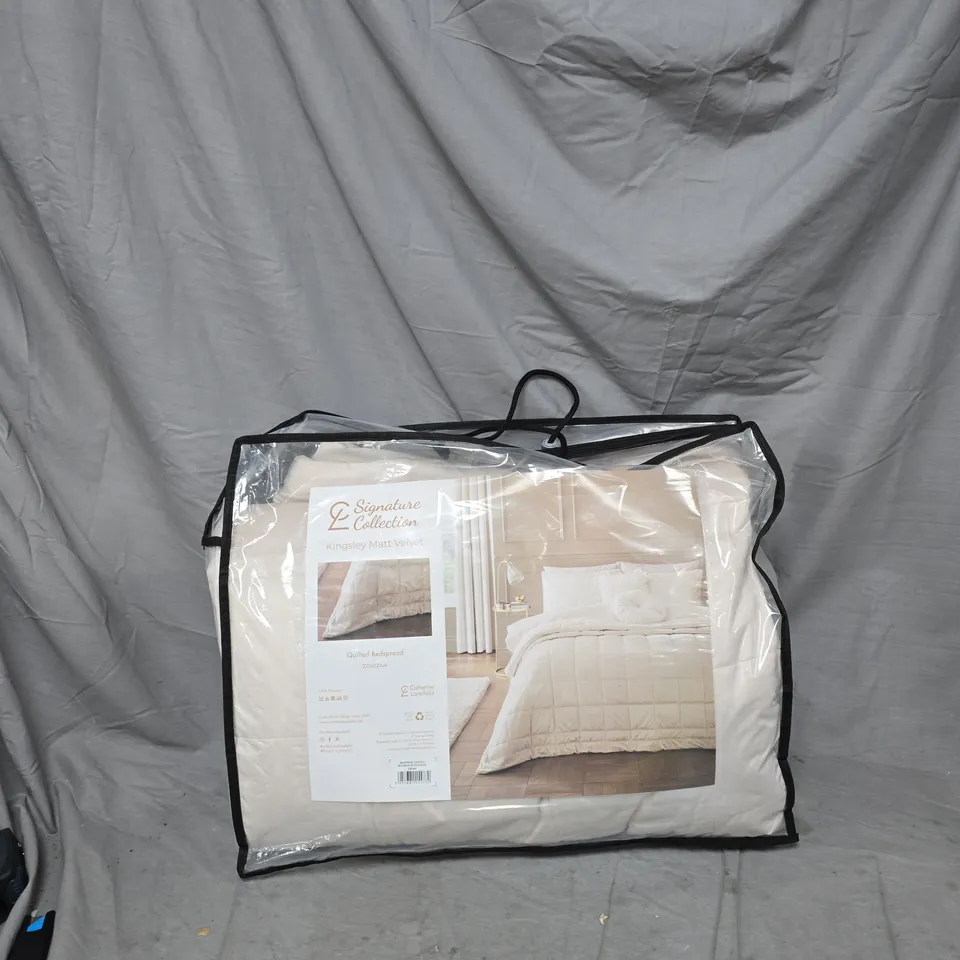 SIGNATURE COLLECTION KINGSLEY MATT VELVET QUILTED BEDSPREAD – 220X220CM