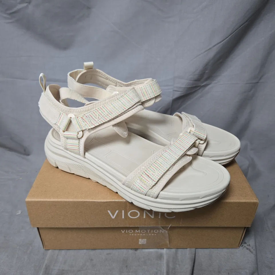 BOXED VIONIC WALK MAX SANDALS IN CREAM - SIZE 8